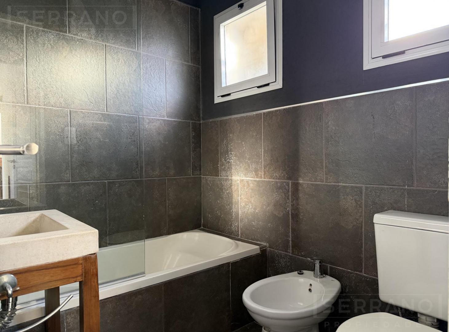 Foto de Alquiler casa de 6 ambientes con pileta, muelle propio y salida al Río, imagen 3