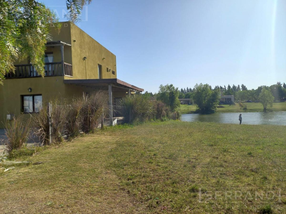 Foto de Venta Lote a la laguna en barrio Náutico El Cazal orientación Noroeste., imagen 1