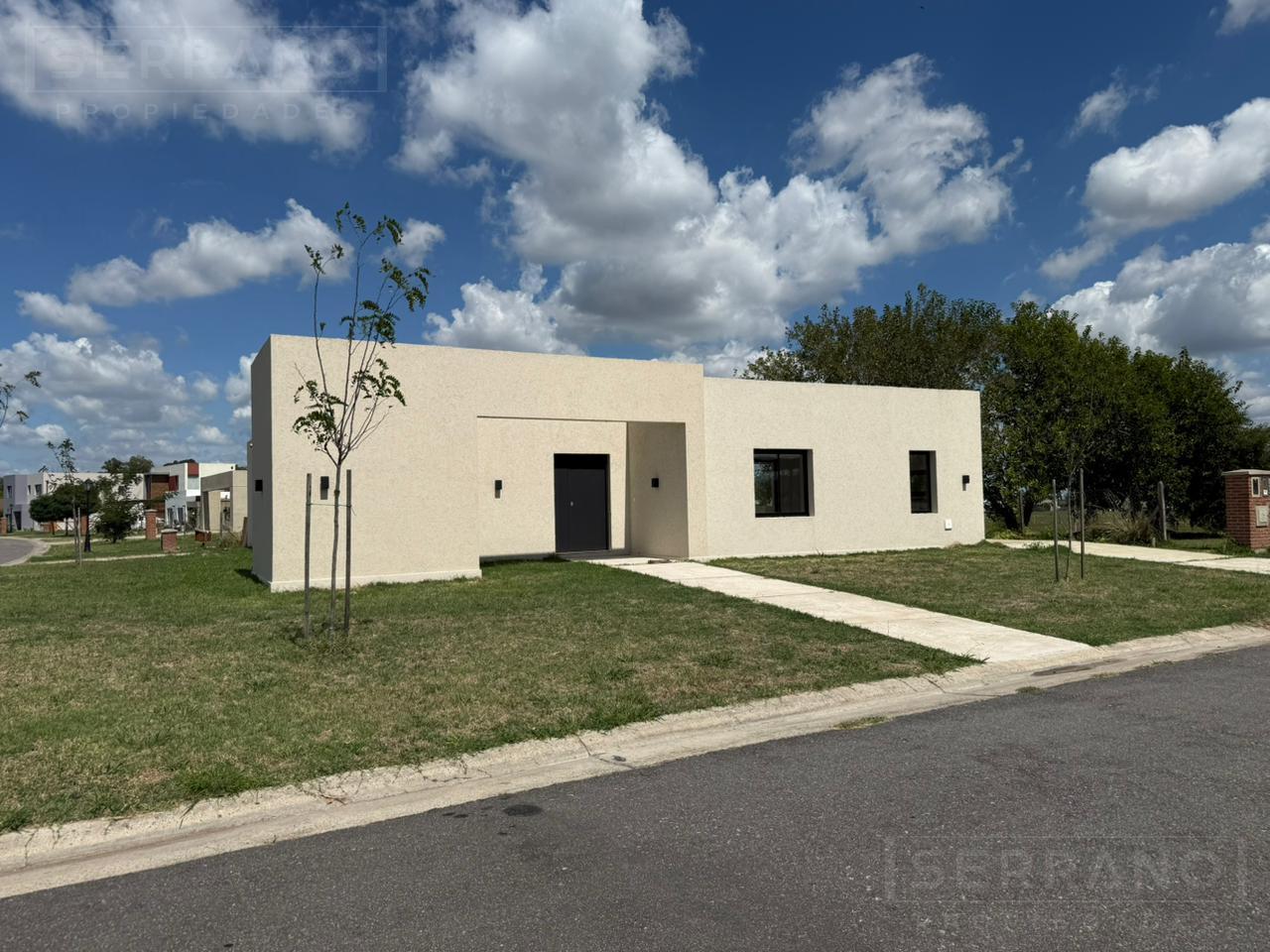 Foto de Venta Casa 4 amb. en San Sebastian Pilar - Vista al Hipico, imagen 3
