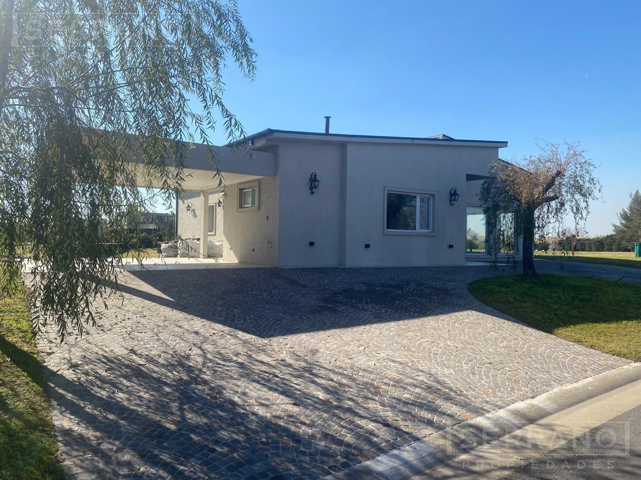 Foto de Venta casa a estrenar 3 dormitorios al agua con salida al rio Lujan, imagen 1