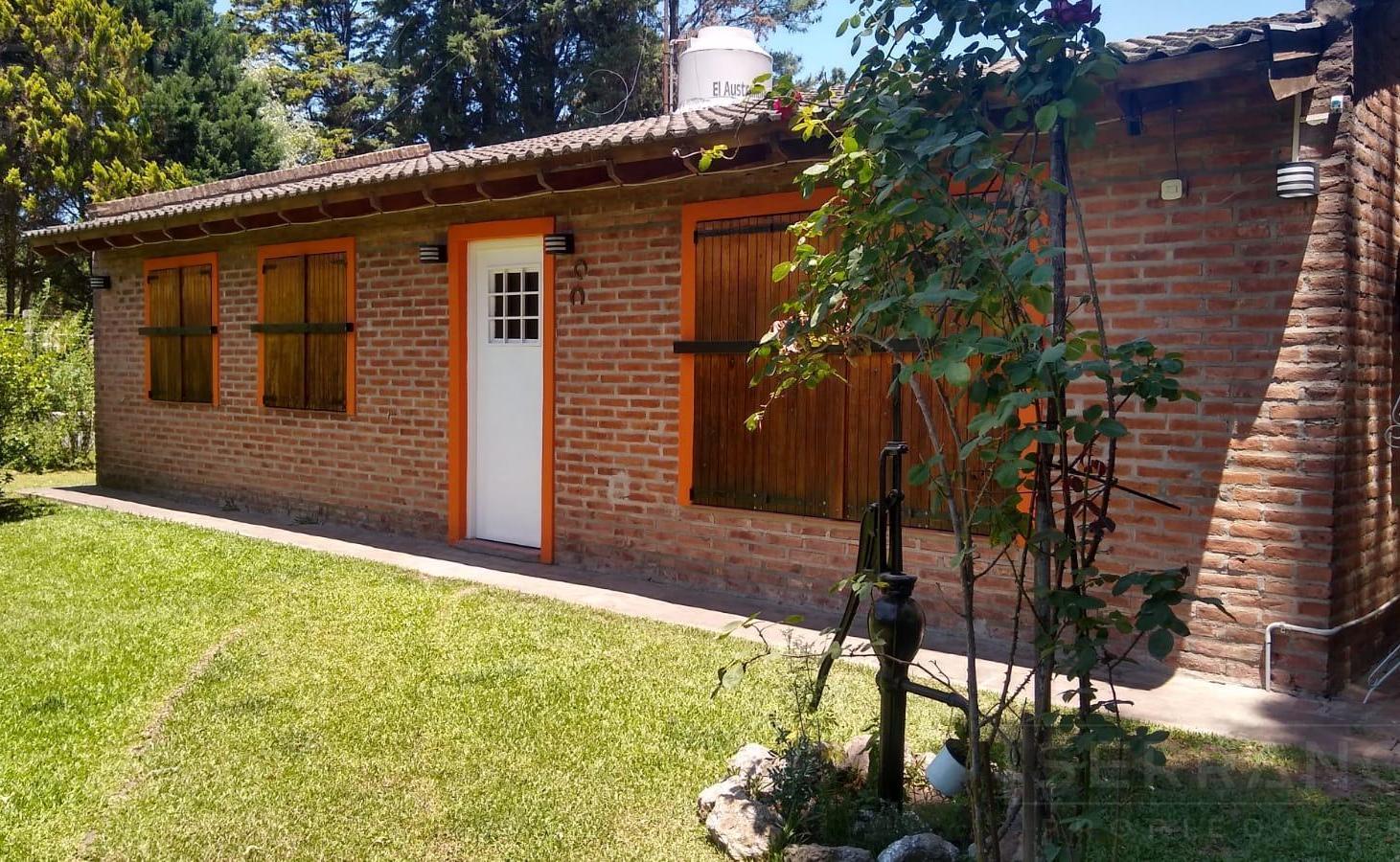 Foto de Venta casa 3 ambientes con pileta, en lote de 730m2, calle G. De La, imagen 1