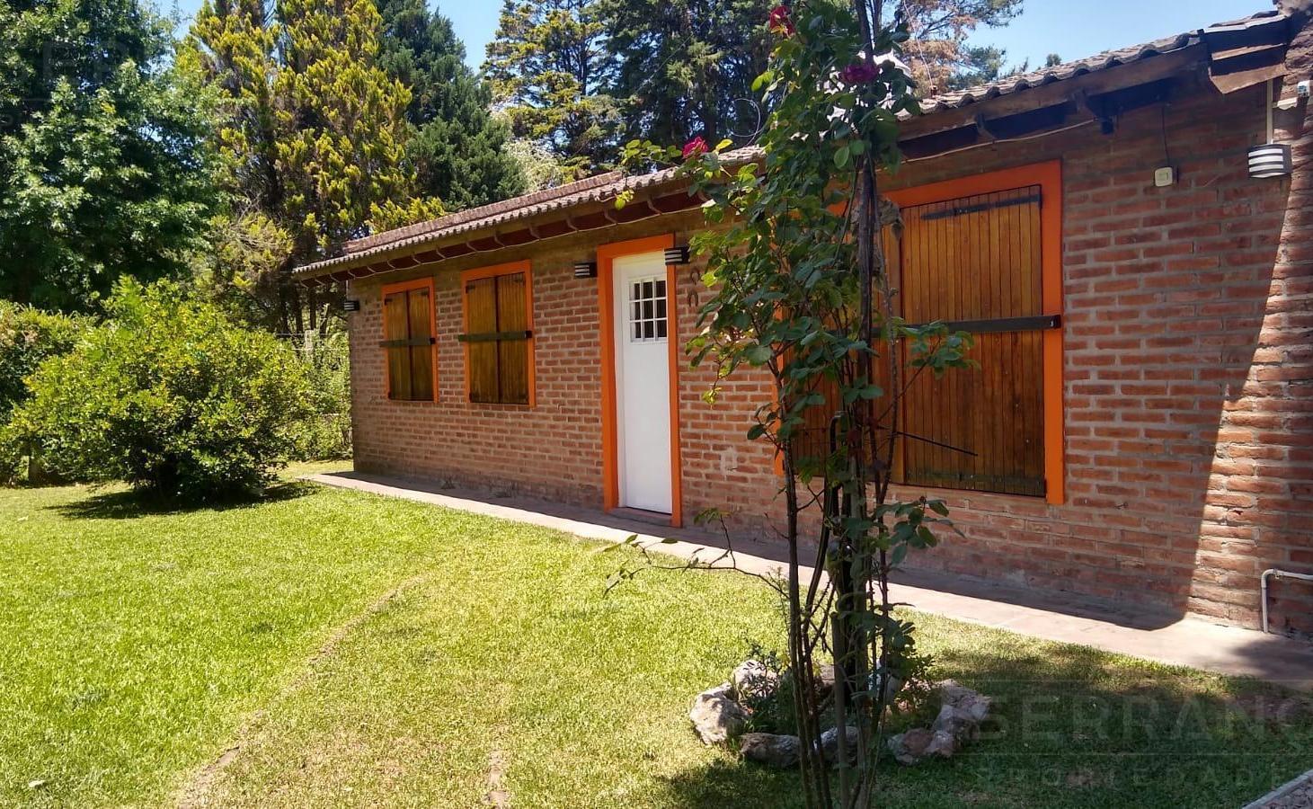 Foto de Venta casa 3 ambientes con pileta, en lote de 730m2, calle G. De La, imagen 2
