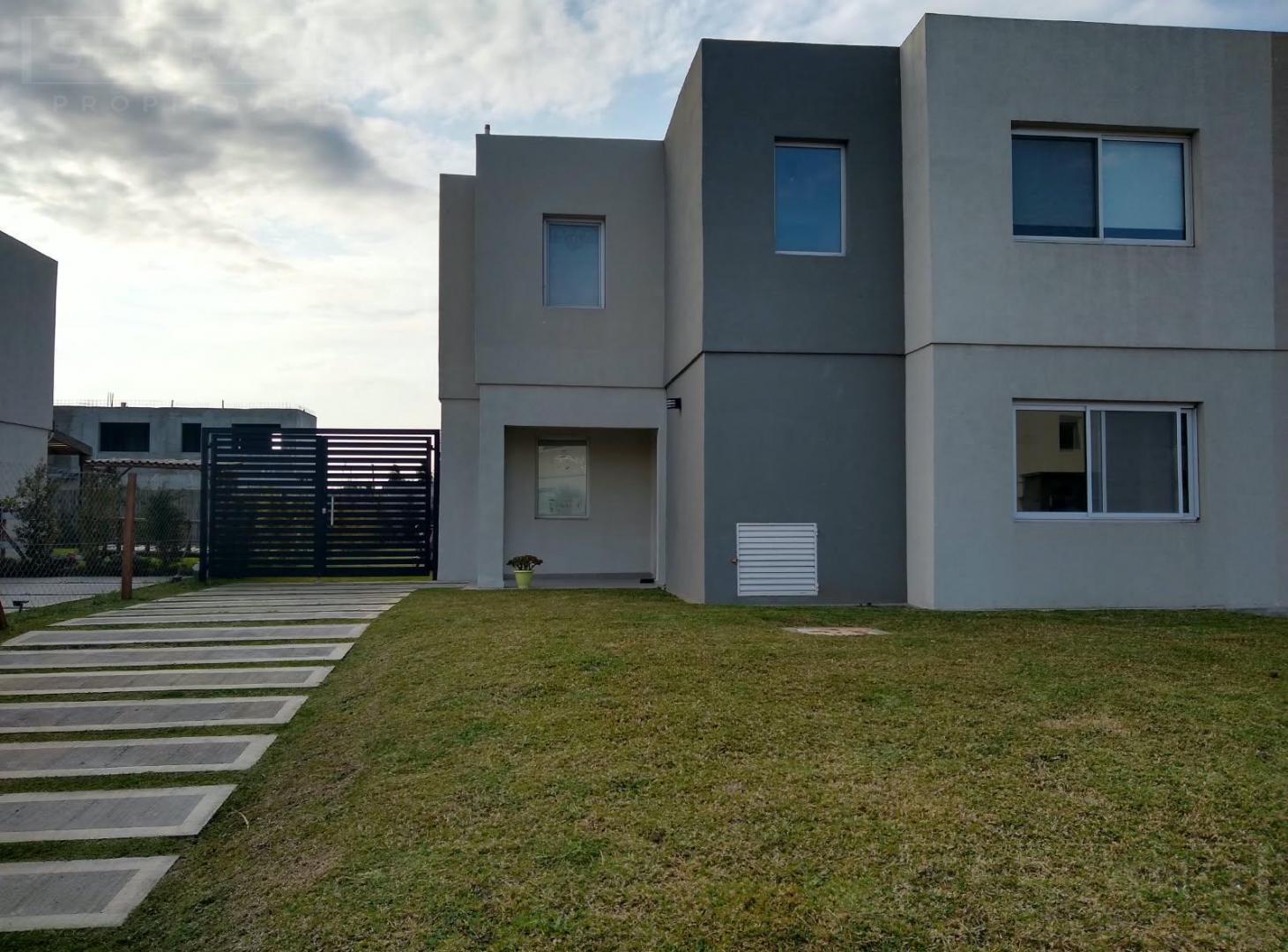 Foto de Venta Casa en Santa Ana con 3 Dormitorios jardin y pileta en Villanueva, imagen 3
