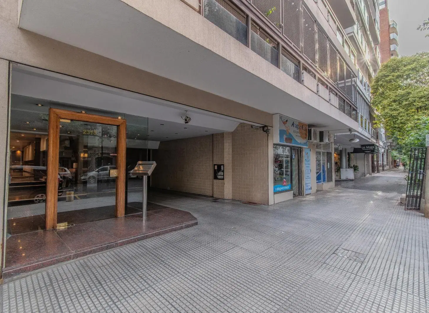 Departamento de 4 Ambientes con Dependencia - Cochera y Baulera - Flores 2