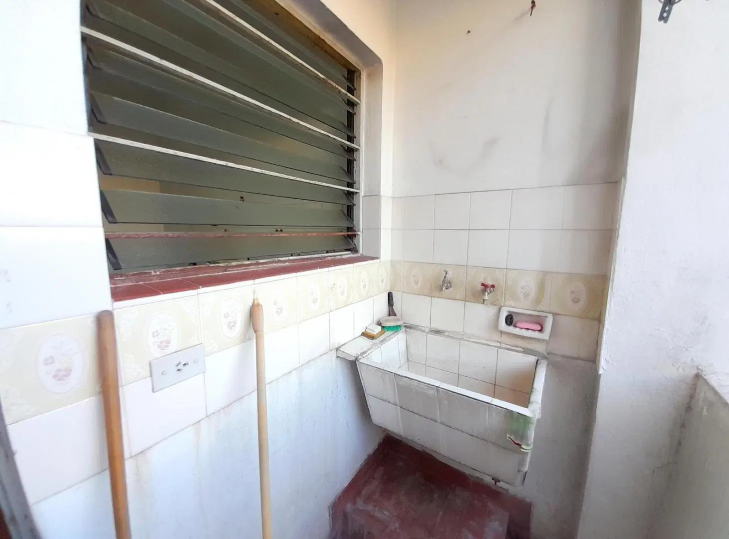Departamento de 2 Ambientes por escalera  en Villa Gral. Mitre 4