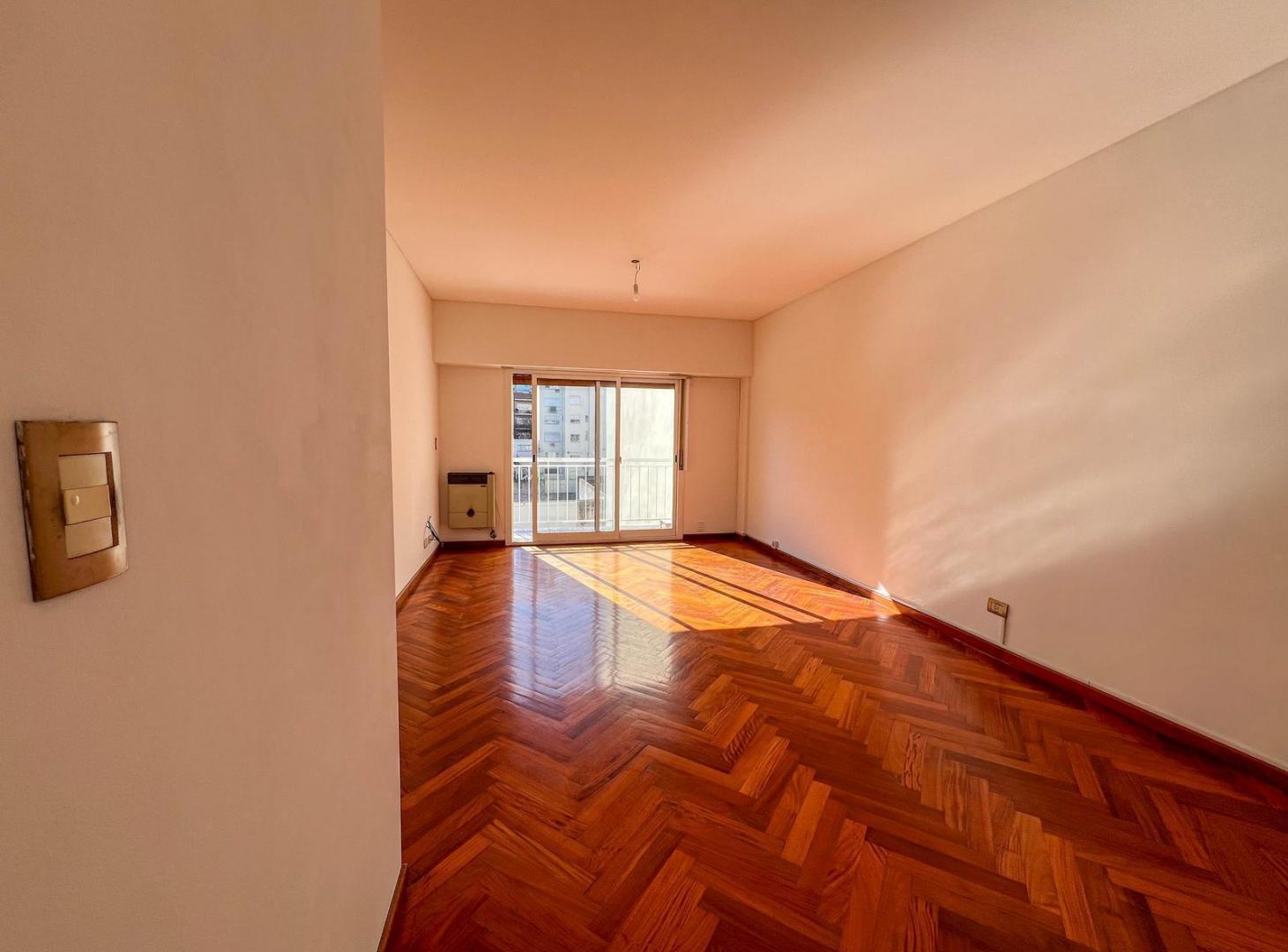 Foto de Departamento de 3 Ambientes con Cochera y Baulera, en Flores, imagen 3