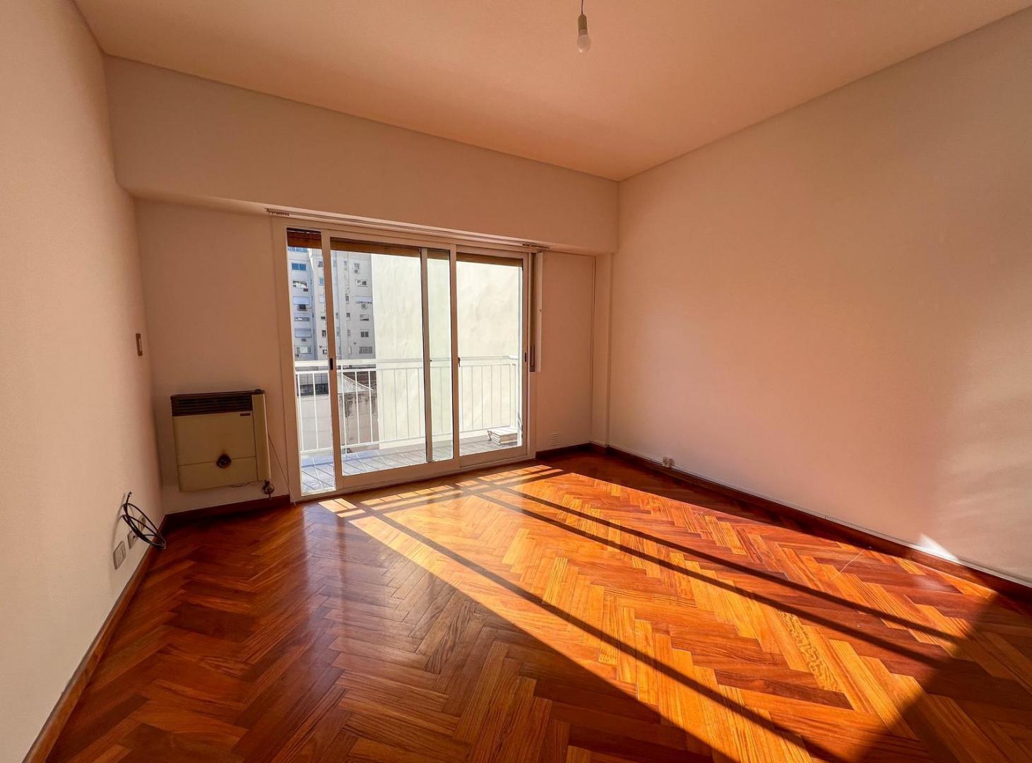 Foto de Departamento de 3 Ambientes con Cochera y Baulera, en Flores, imagen 2
