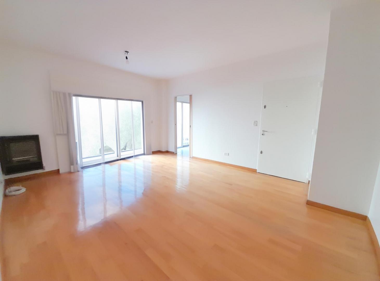 Foto de Departamento de 2 Ambientes con Patio y vestidor - Flores, imagen 1