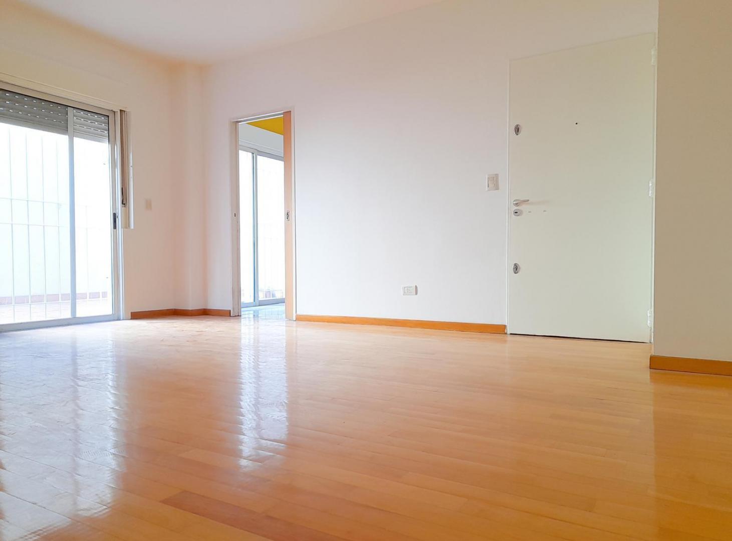 Foto de Departamento de 2 Ambientes con Patio y vestidor - Flores, imagen 4