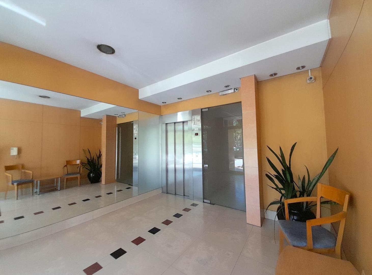 Foto de Departamento de 2 Ambientes con Patio y vestidor - Flores, imagen 3