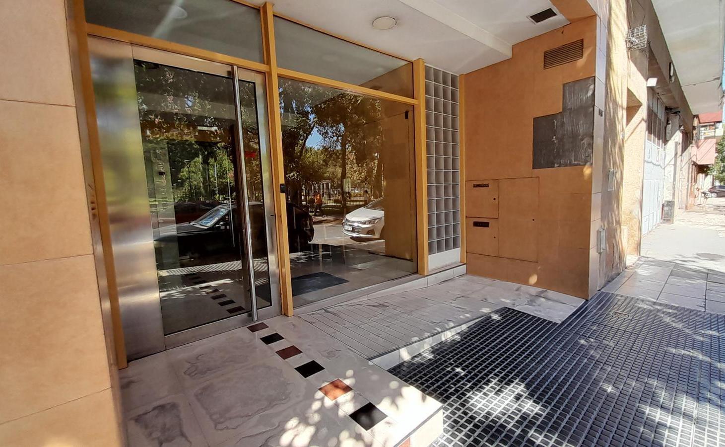 Foto de Departamento de 2 Ambientes con Patio y vestidor - Flores, imagen 5