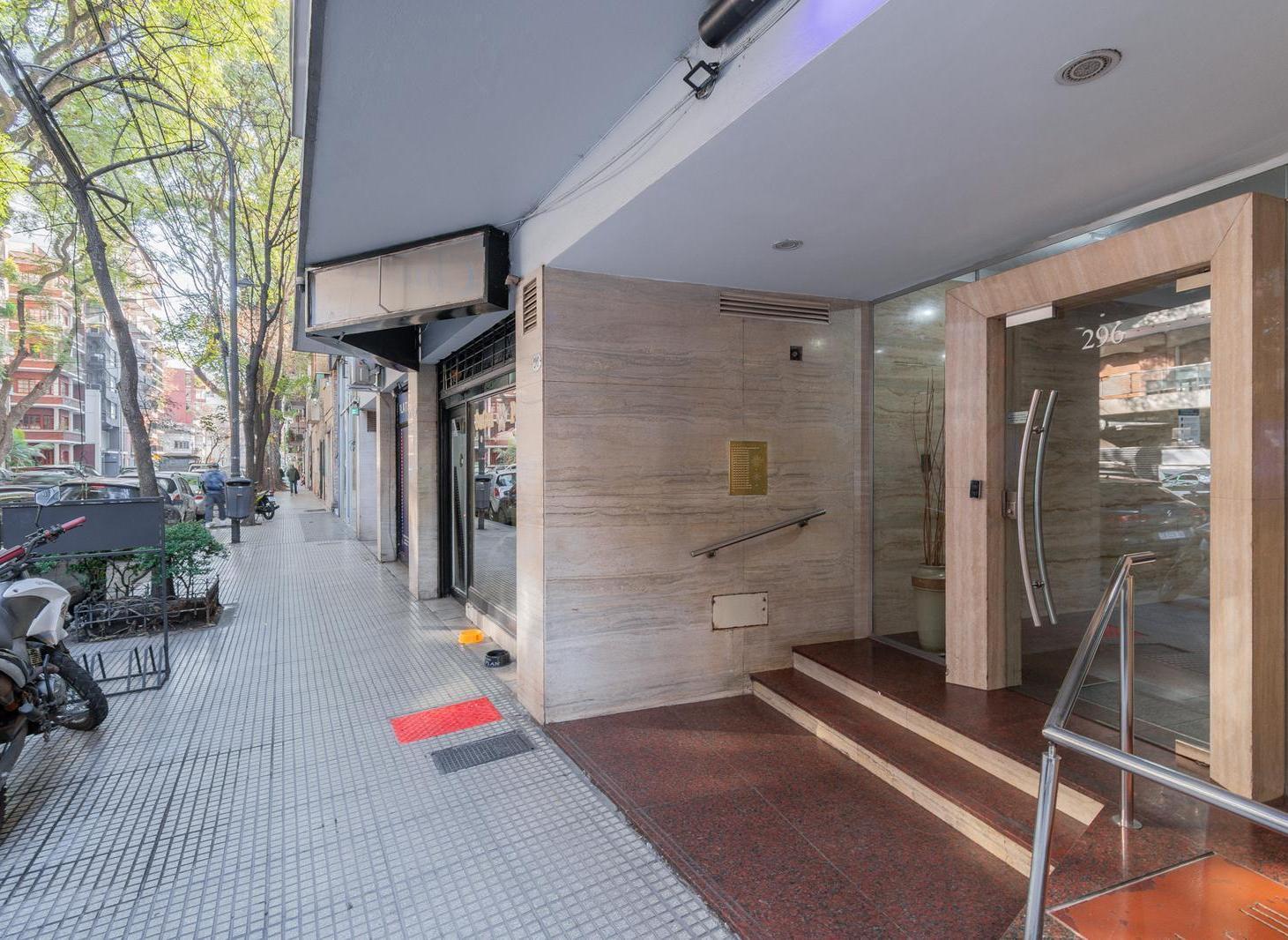 Foto de Departamento 2 Ambientes con balcón - Av. Pedro Goyena - Apto credito, imagen 3