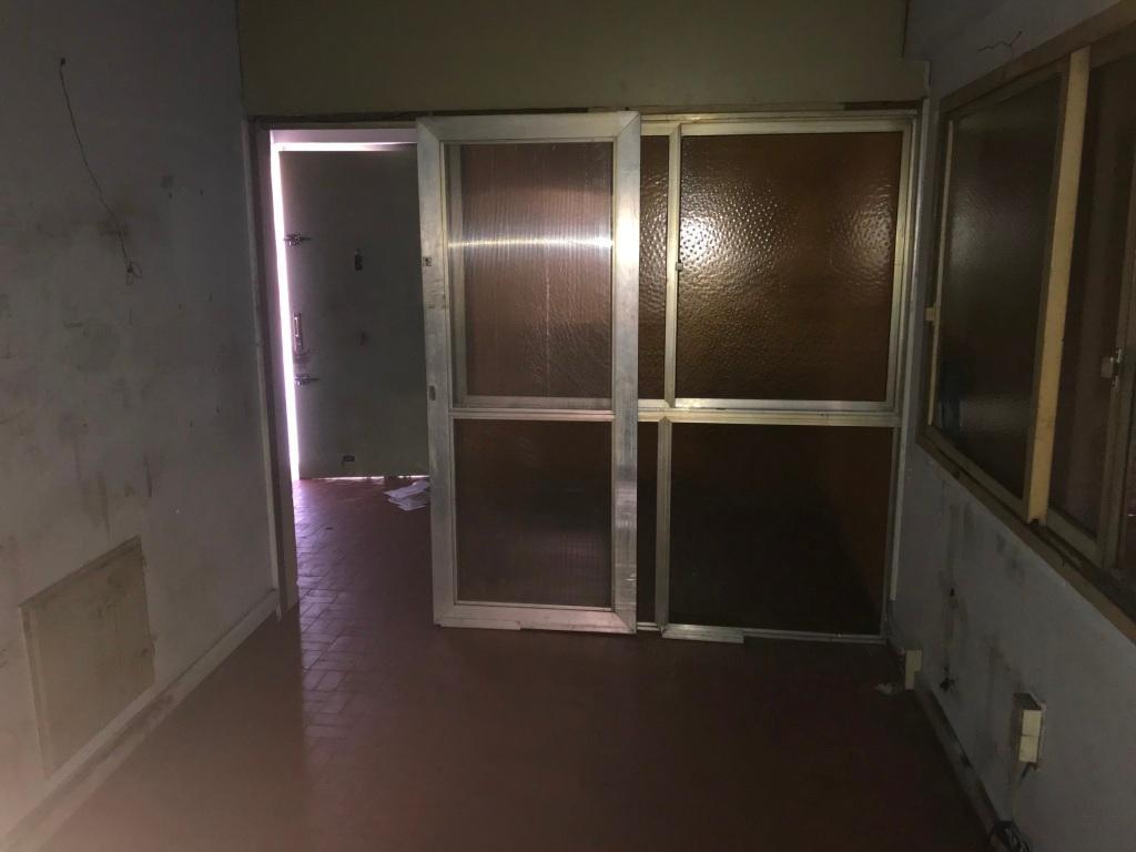 Galpon 300 m². Vende. La Tablada. Zona Industrial. 1