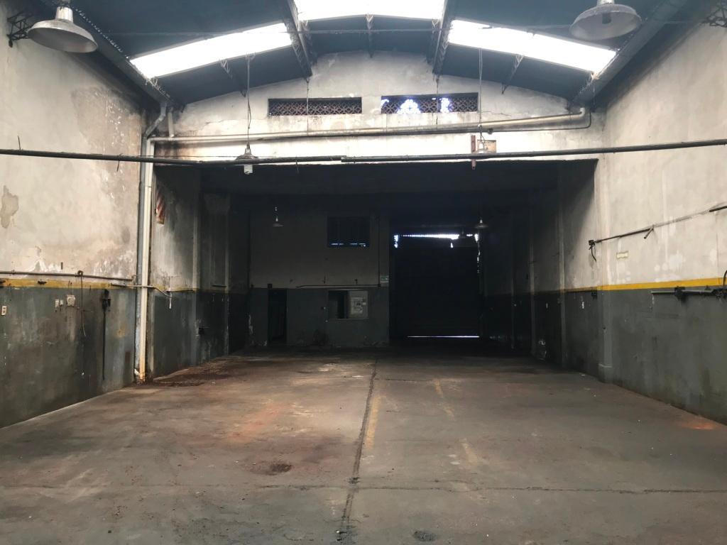 Galpon 300 m². Vende. La Tablada. Zona Industrial. 4