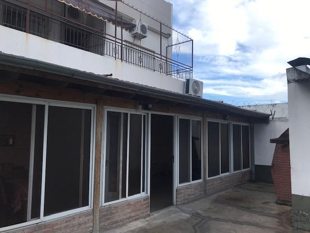 VENTA EN BLOCK. ISIDRO CASANOVA. DEPARTAMENTO + LOCALES.