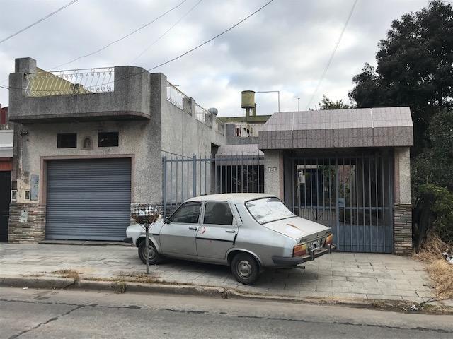 PROPIEDAD EN BLOCK. VENDE. CASA + GALPON + LOCAL