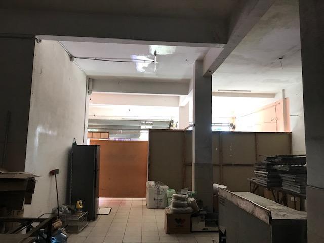 PROPIEDAD EN BLOCK. VENDE. LOCAL + VIVIENDA. LA TABLADA.
