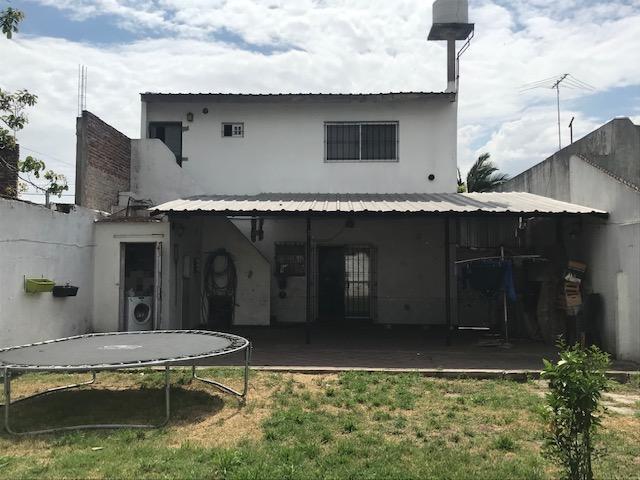 Casa de 4 Ambientes en Venta en Villa Luzuriaga