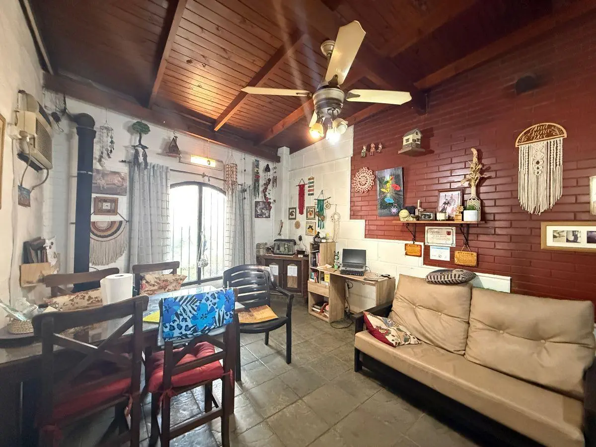 Casa Estilo Colonial en Venta en Villa Luzuriaga 3