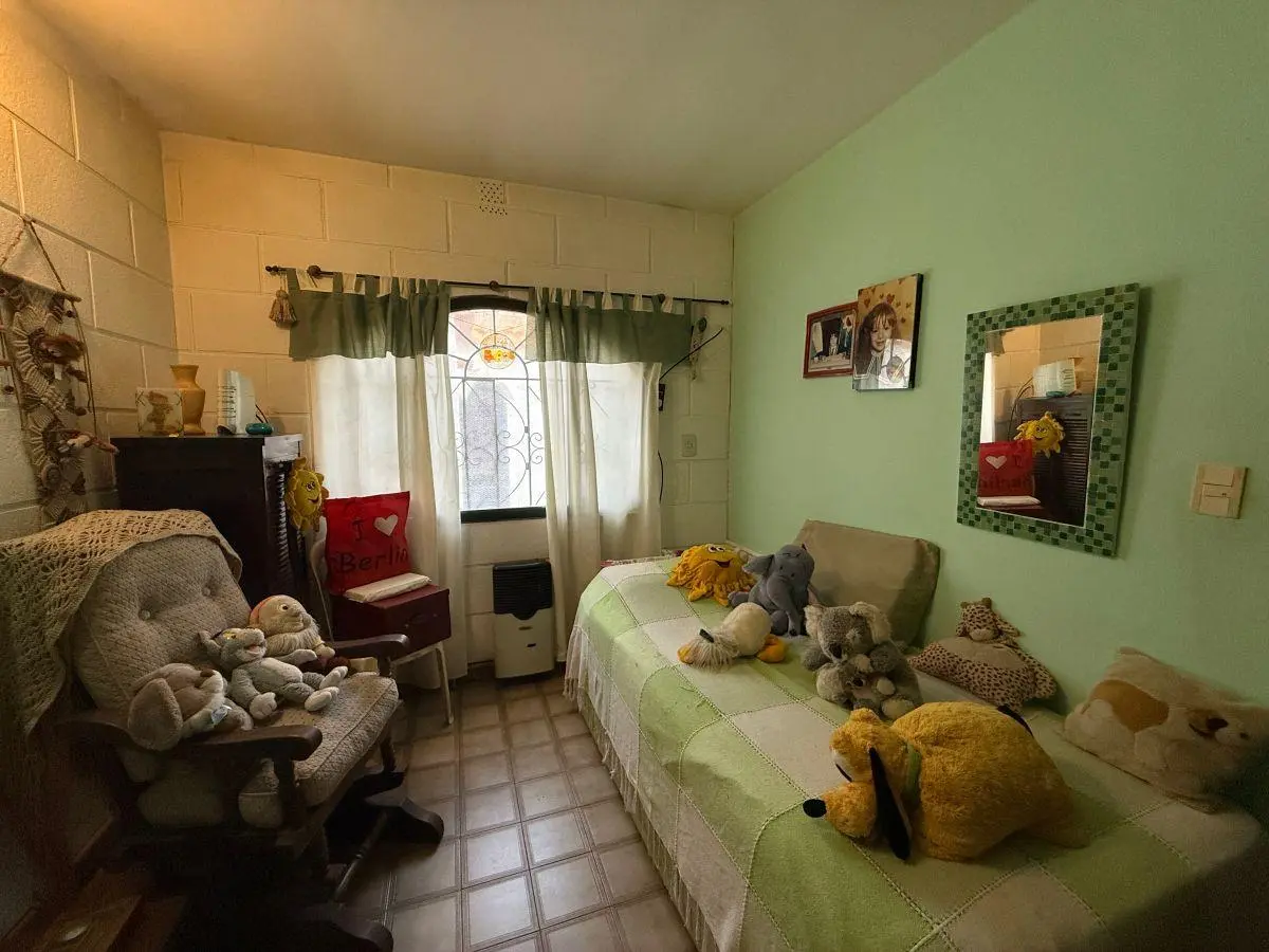 Casa Estilo Colonial en Venta en Villa Luzuriaga 5