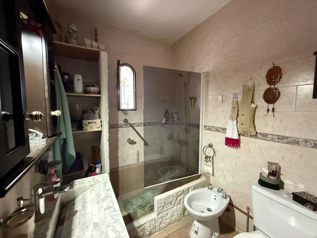 Casa Estilo Colonial en Venta en Villa Luzuriaga 4