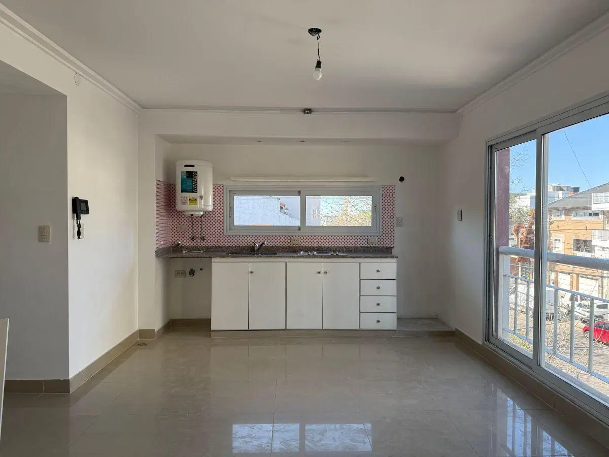Oficina Comercial en Alquiler en San Justo 4