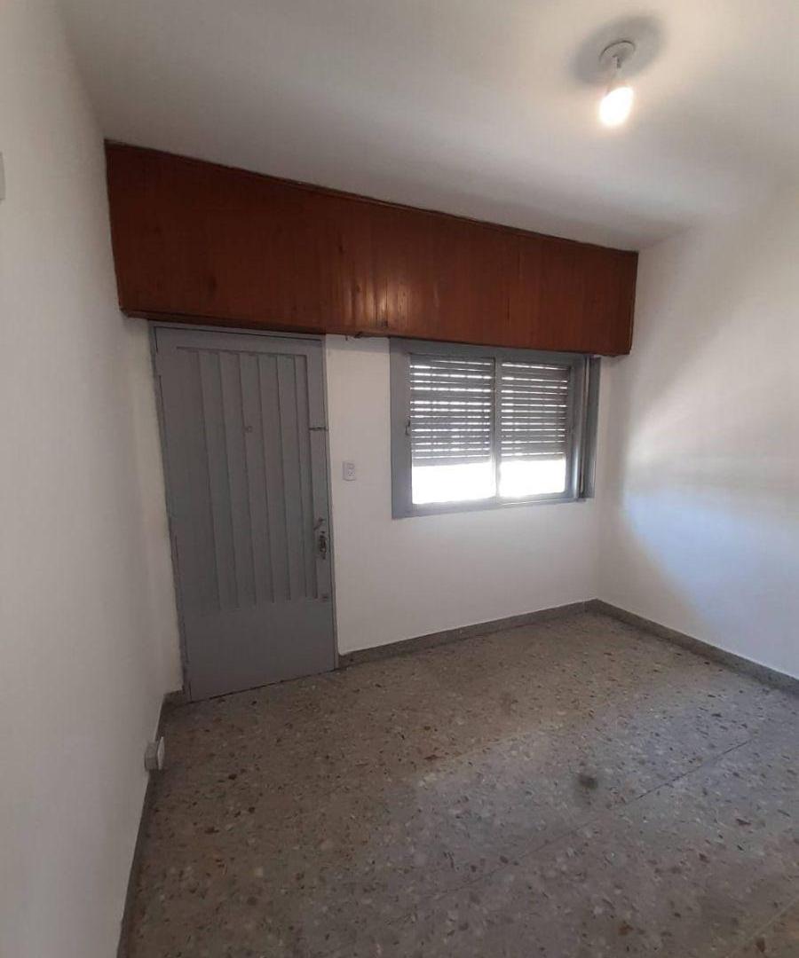 Foto de Casa De 3 Ambientes En Alquiler En Villa Luzuriaga, imagen 5