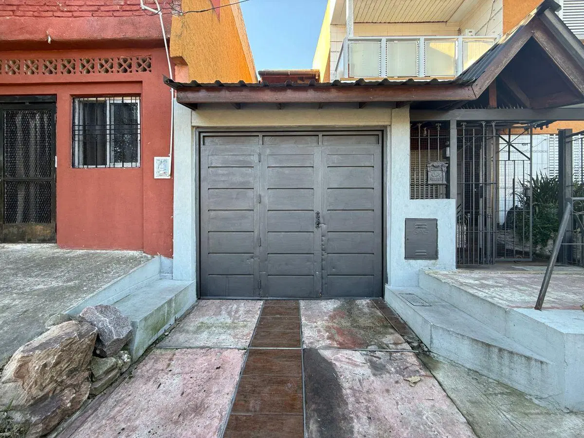 Casa de 6 Ambientes en Venta en La Tablada 2