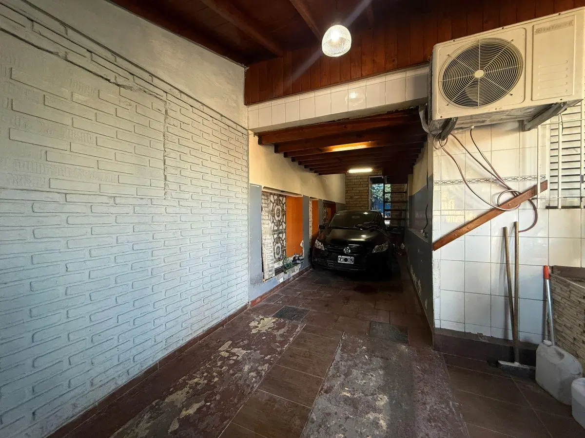 Casa de 6 Ambientes en Venta en La Tablada 1