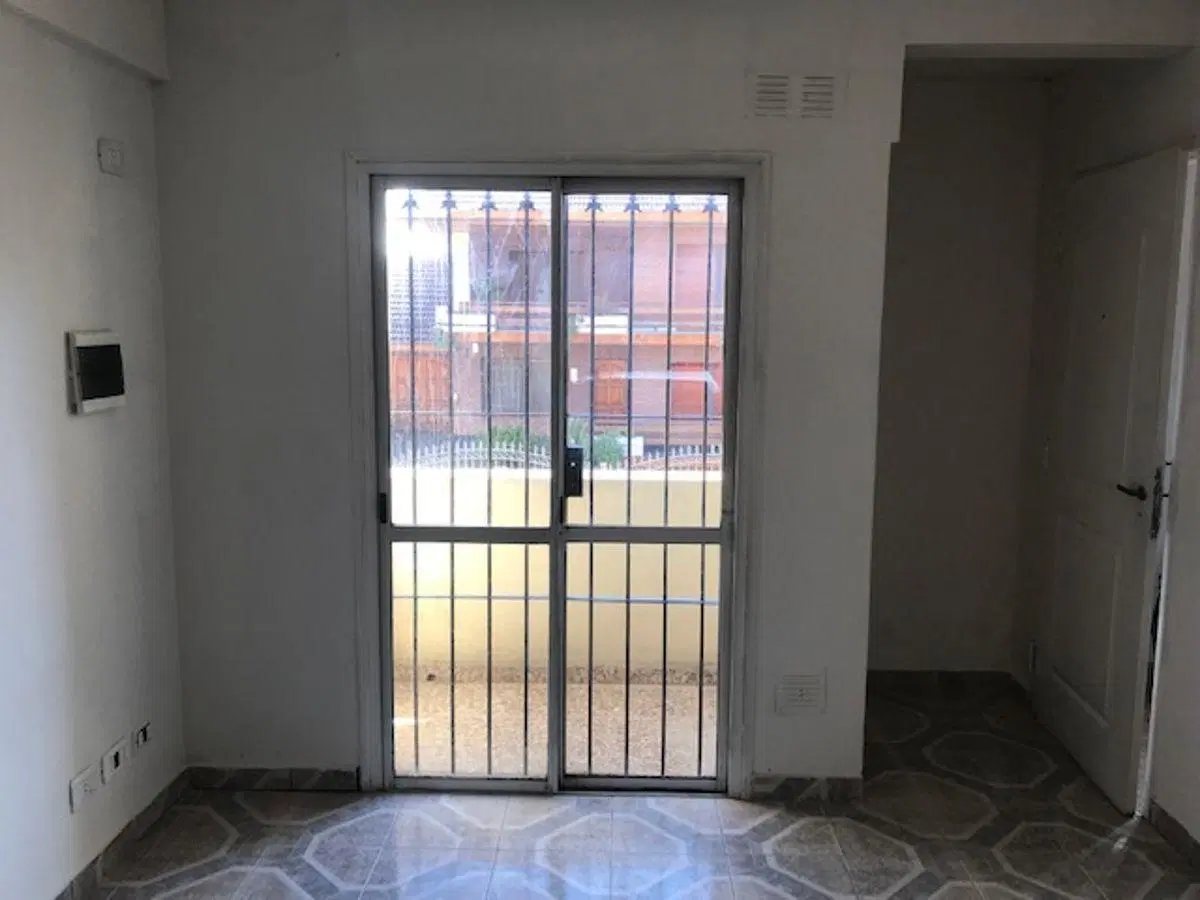 Departamento 2 Ambientes en Alquiler En San Justo 2