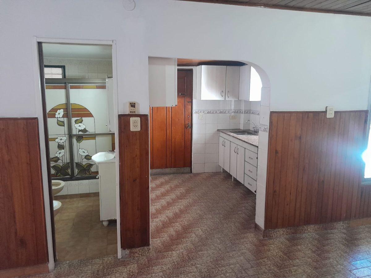 Foto de Casa de 4 Ambientes en Alquiler en Aldo Bonzi, imagen 2
