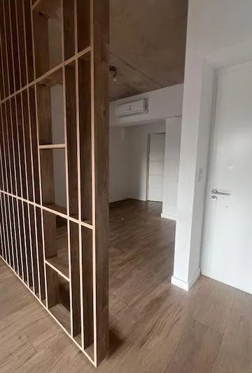 Foto de Hermoso y amplio ambiente, divisible con balcón. Apto profesional., imagen 5