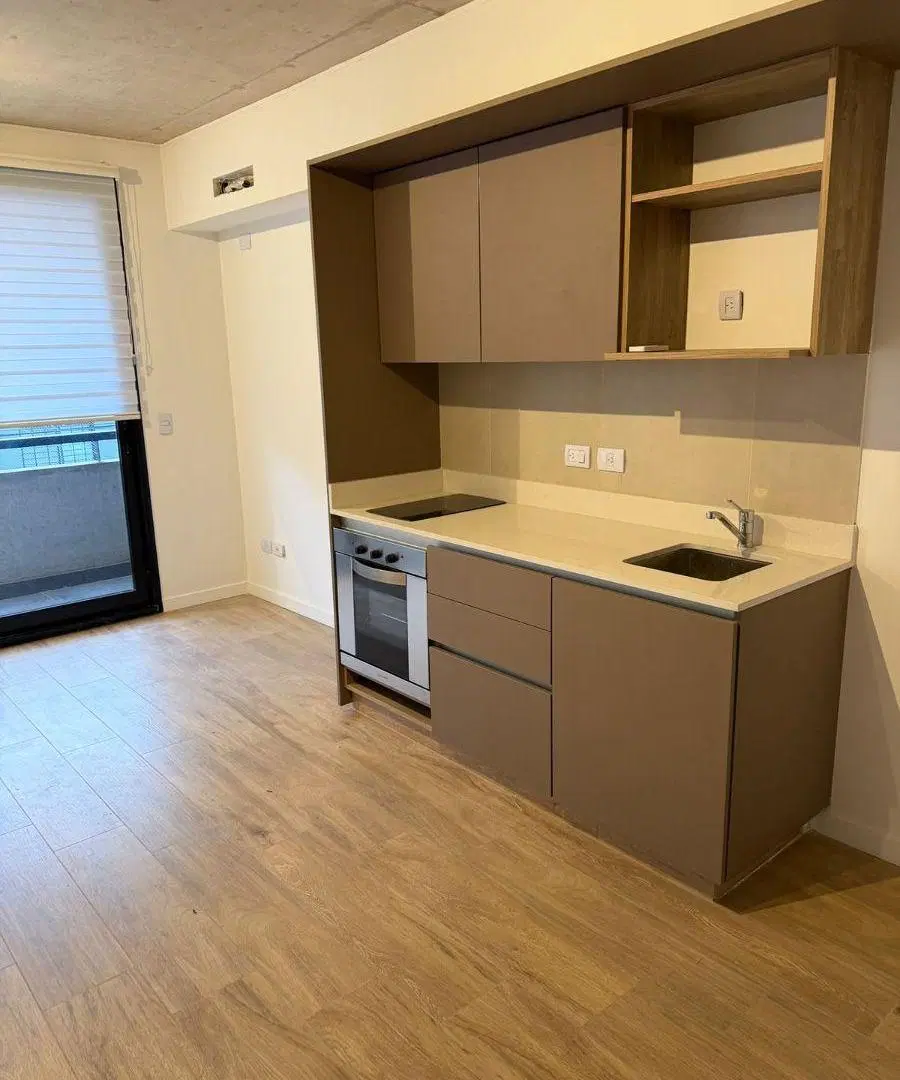 Hermoso y Amplio Ambiente, Divisible con Balcón. Apto Profesional. A ESTRENAR 4