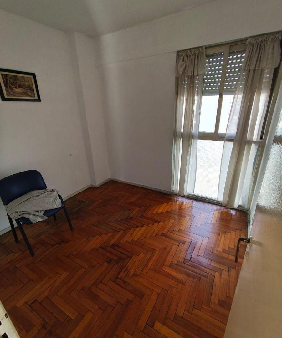 Foto de Departamento de 50 m² con 2 dormitorios en venta en Balvanera, imagen 1