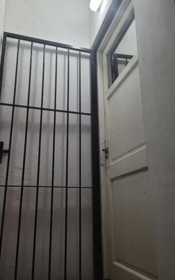 PH EN MUY BUENA UBICACION EN ALQUILER EN PLANTA ALTA, CON ENTRADA POR GARAJE PROPIO, PATIO A ESCALE 4