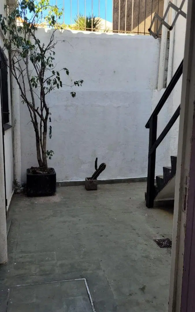 PH EN MUY BUENA UBICACION EN ALQUILER EN PLANTA ALTA, CON ENTRADA POR GARAJE PROPIO, PATIO A ESCALE 5