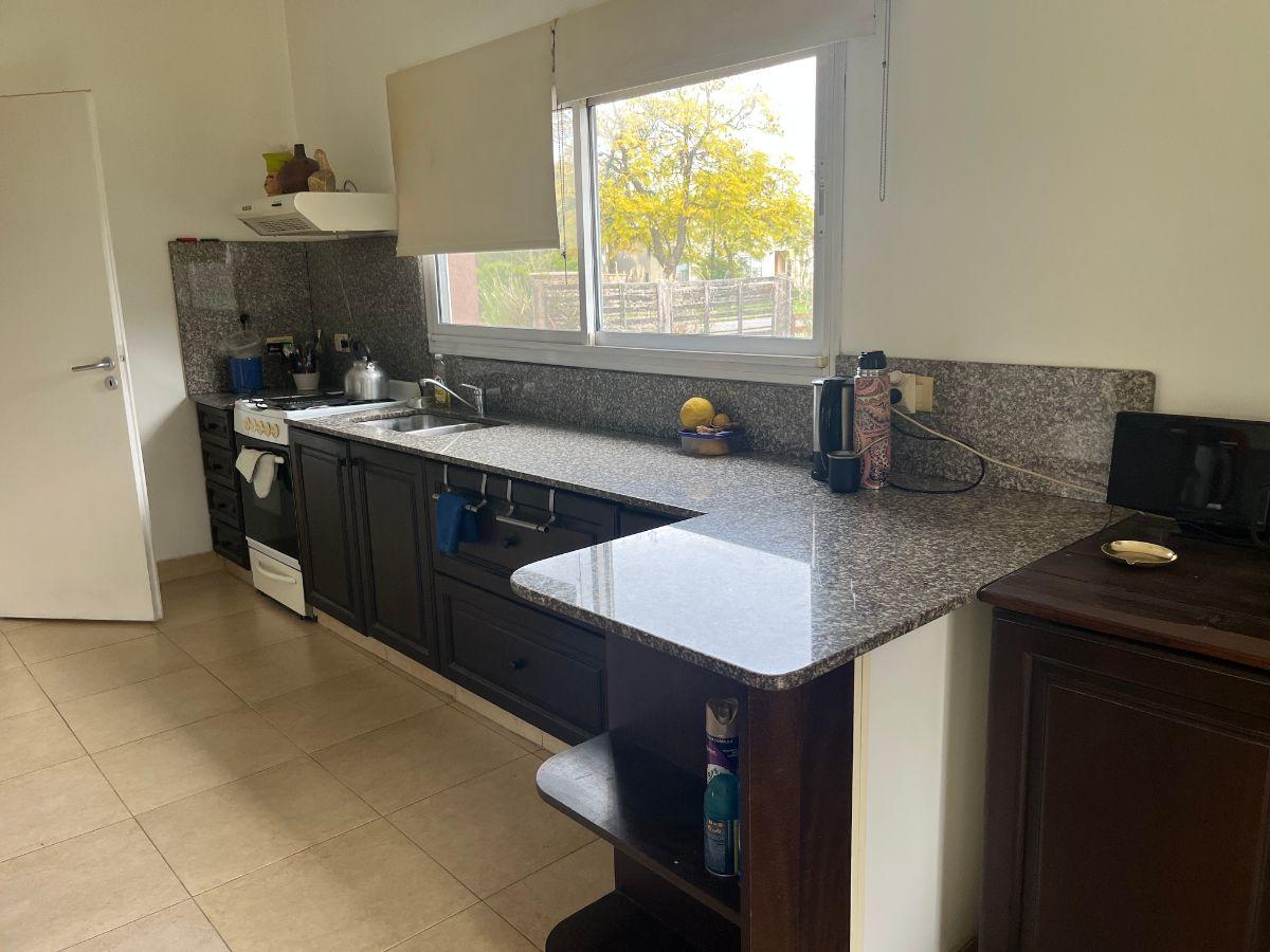 Foto de Muy linda casa de 3 dormitorios más dependencia de servicio, toda en, imagen 4