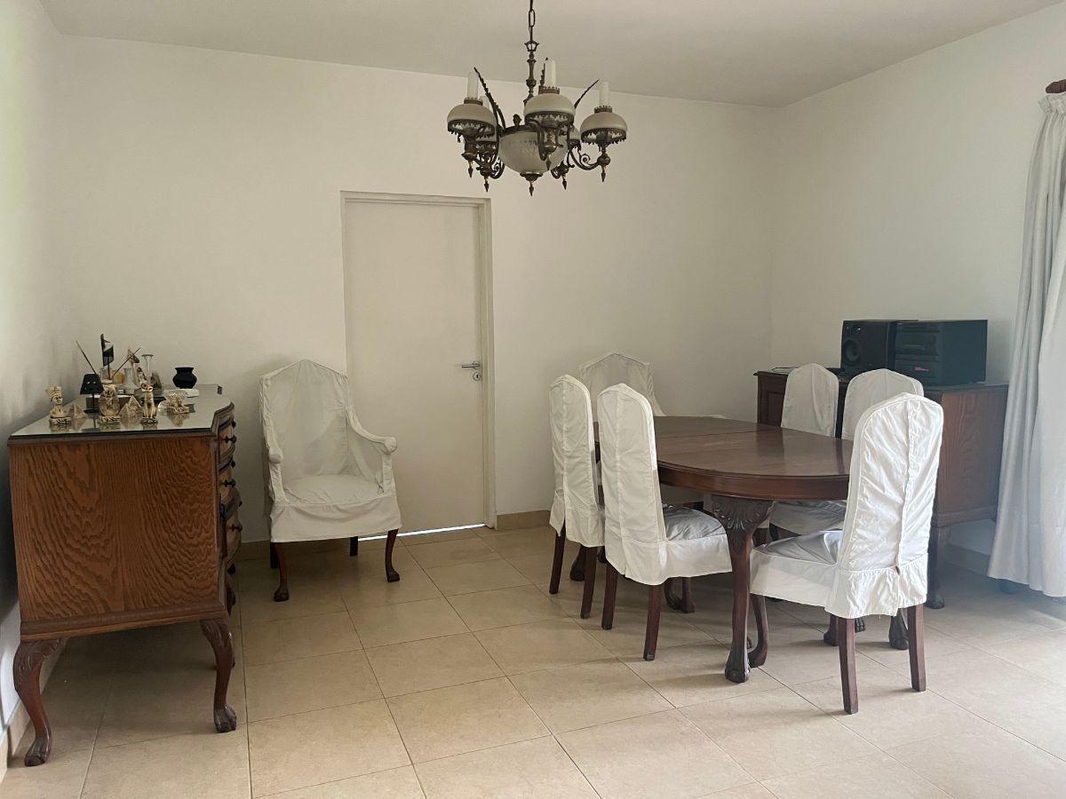 Foto de Muy linda casa de 3 dormitorios más dependencia de servicio, toda en, imagen 1