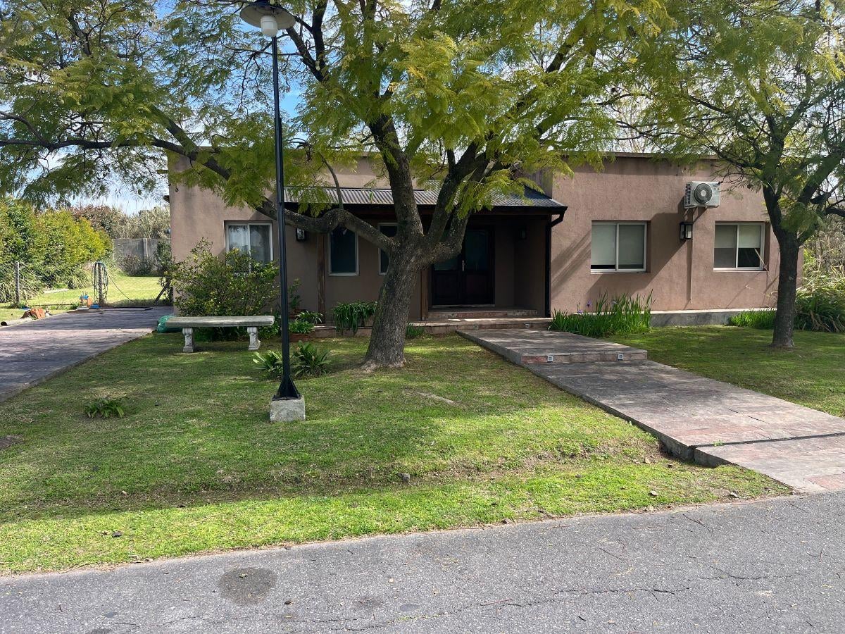 Foto de Muy linda casa de 3 dormitorios más dependencia de servicio, toda en, imagen 5