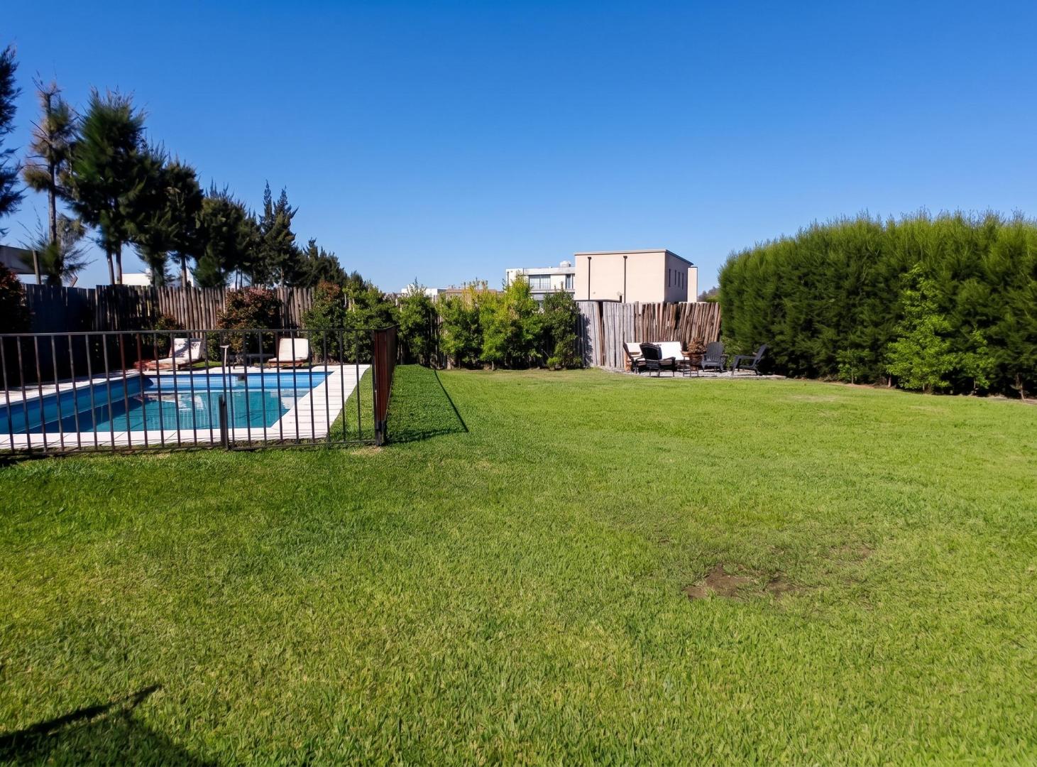 Foto de Muy linda casa toda en una planta!! 3 dormitorios más dependencia de, imagen 5