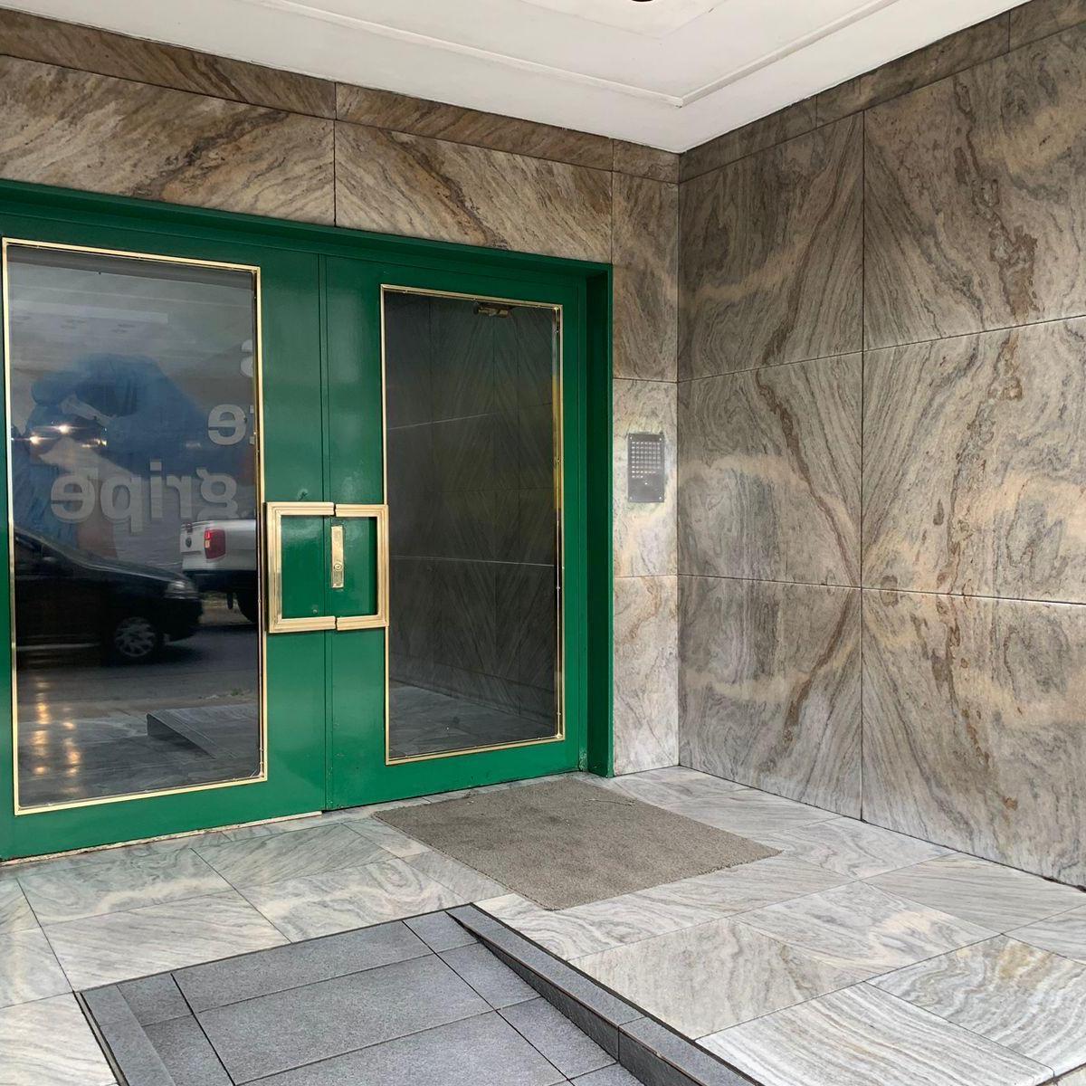 Oficina en Venta - Microcentro - Oportunidad a Reciclar con mucho potencial - 3 Cocheras