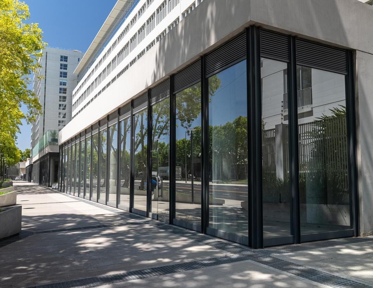 Locales comerciales en torre residencial Distrito Quartier