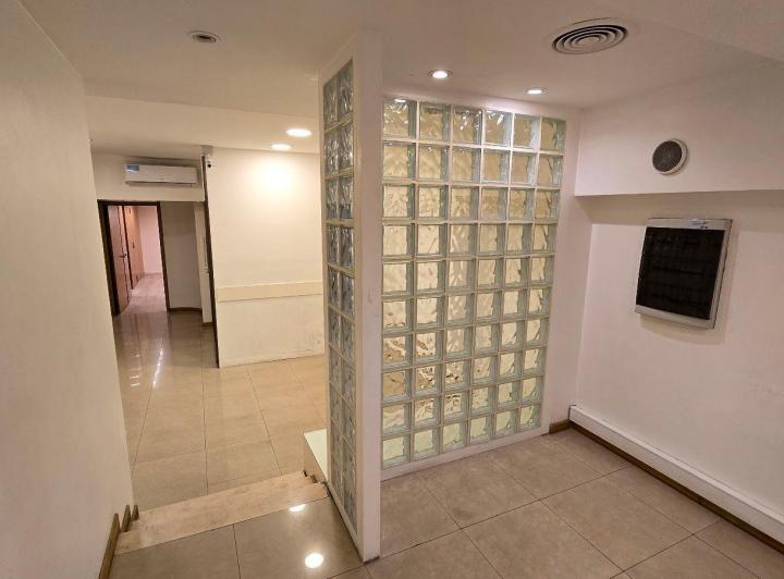 Oficina en Alquiler o Venta en Recoleta / 226 metros / 2 cocheras / Seguridad 24hs. 1