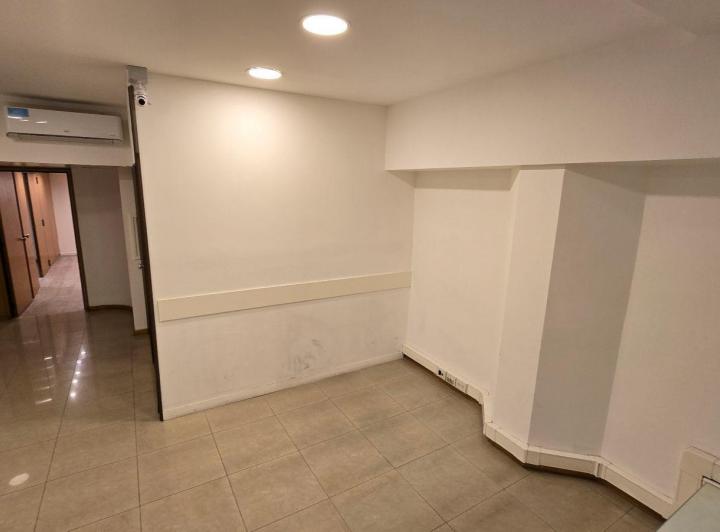 Oficina en Alquiler o Venta en Recoleta / 226 metros / 2 cocheras / Seguridad 24hs. 4