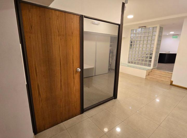 Oficina en Alquiler o Venta en Recoleta / 226 metros / 2 cocheras / Seguridad 24hs. 4