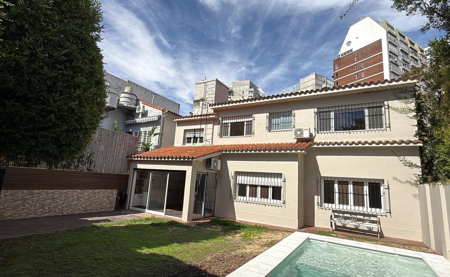 Casa en Alquiler en Martinez -Vias/Libertador - Pileta / Parrilla - 4 Dormitorios - Cocheras