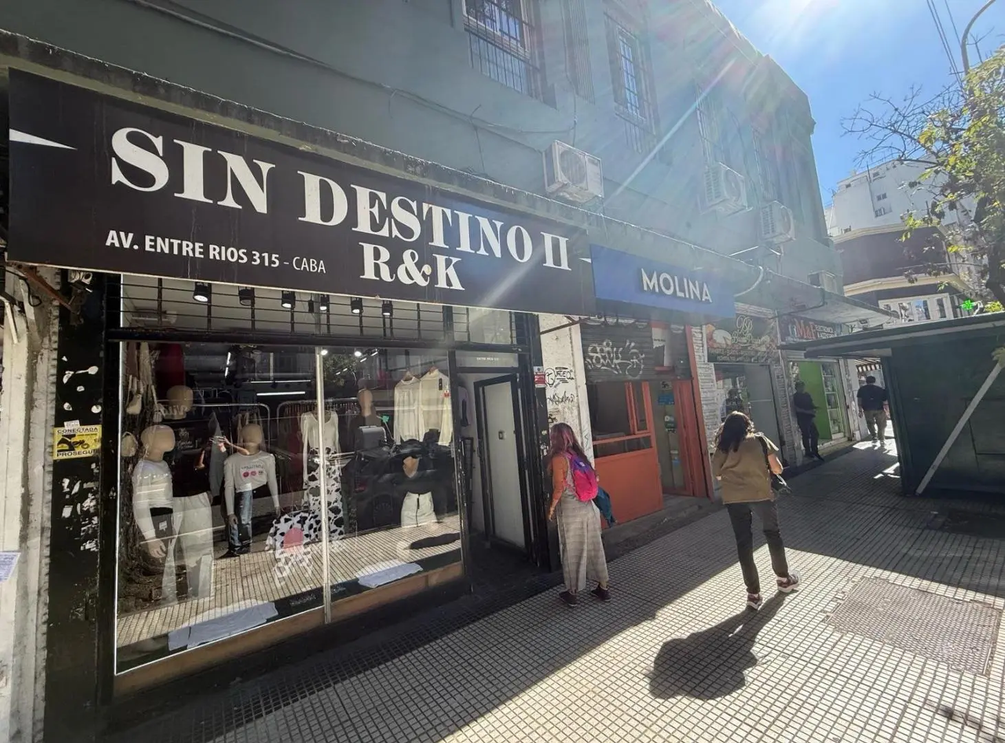 Local comercial en Av Entre Rios 1
