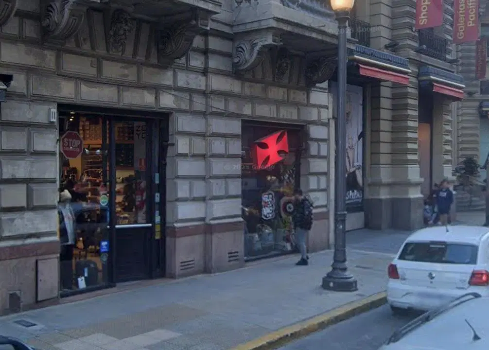 ¡Excelente local pegado a Galerías Pacífico! 2