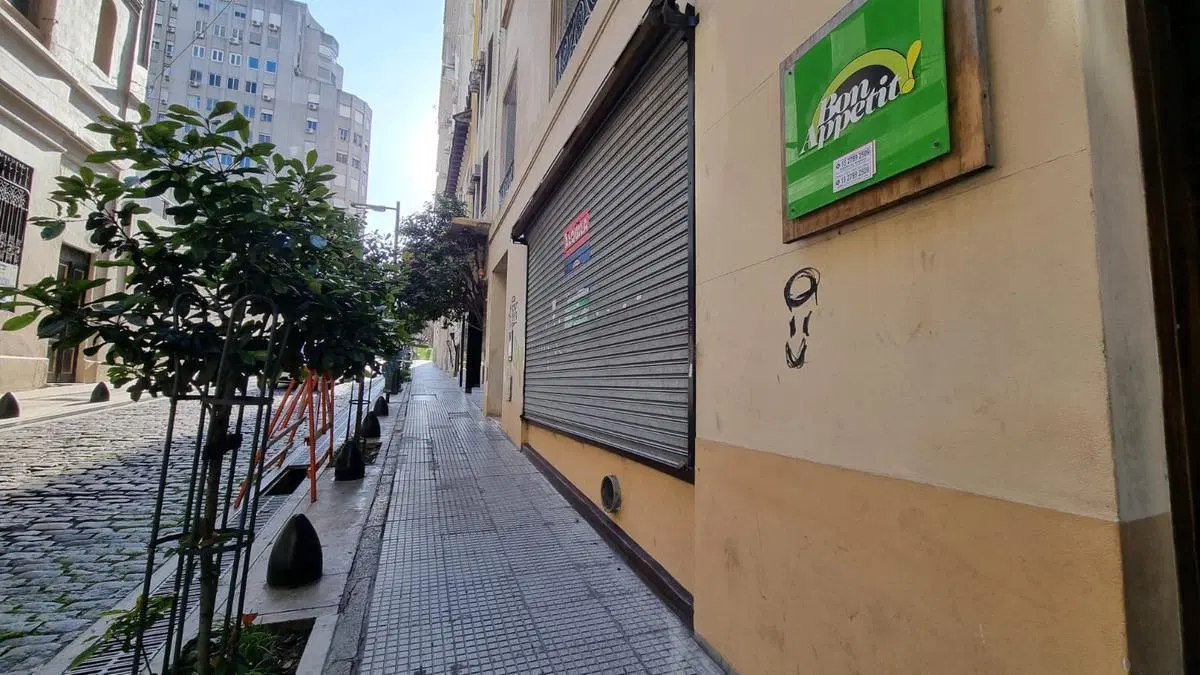 Local ideal gastronomía, take-away! Importante vidriera en Retiro 5