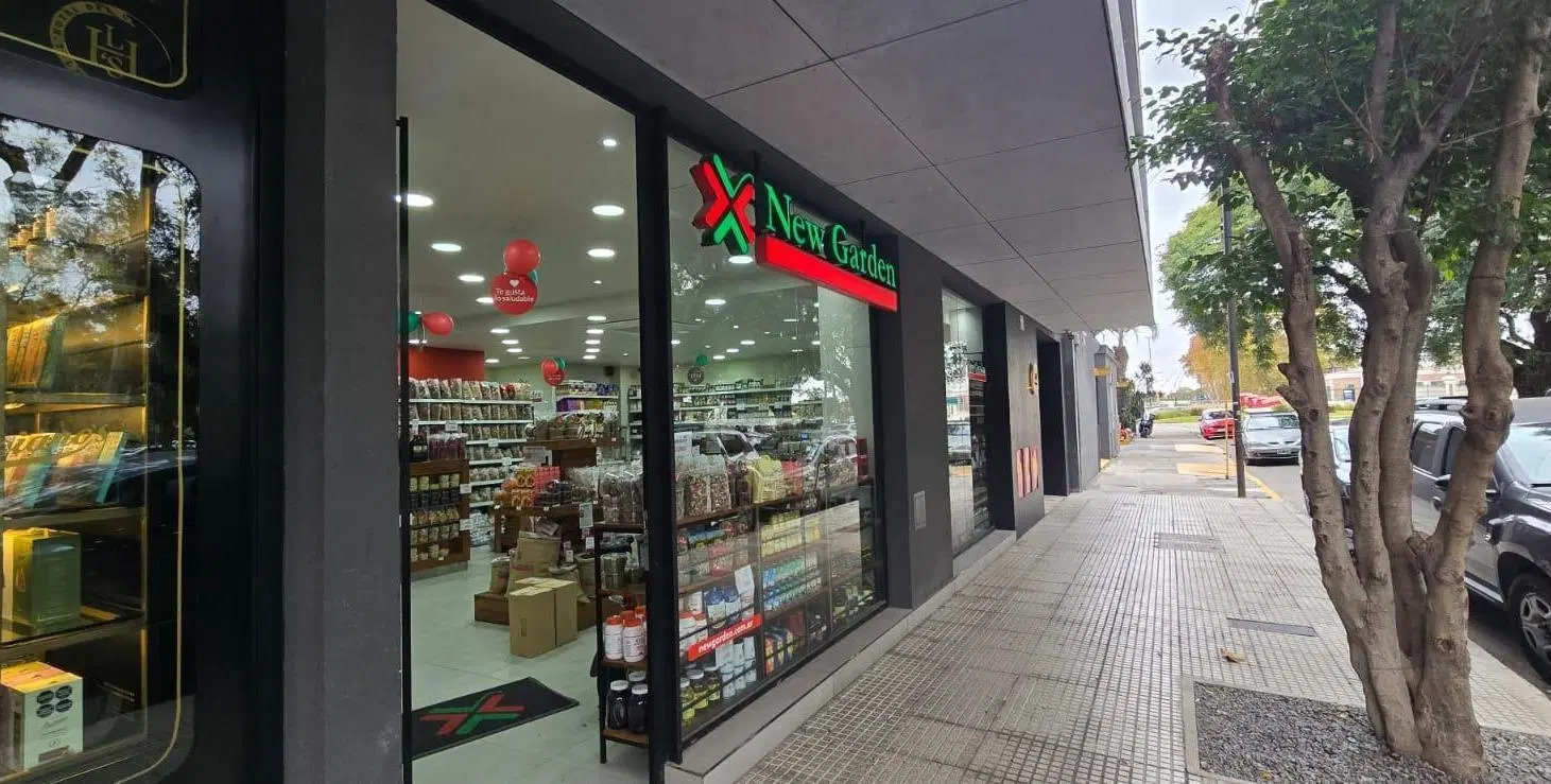 Basamento comercial en Castañeda y La Pampa 2